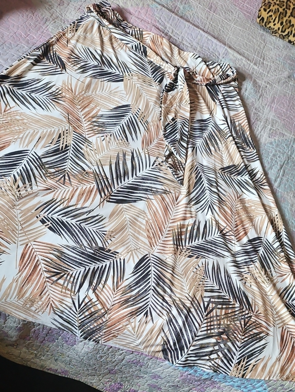 Forever 21 Beige, Tan & Black Leaf-Print Circle Skirt